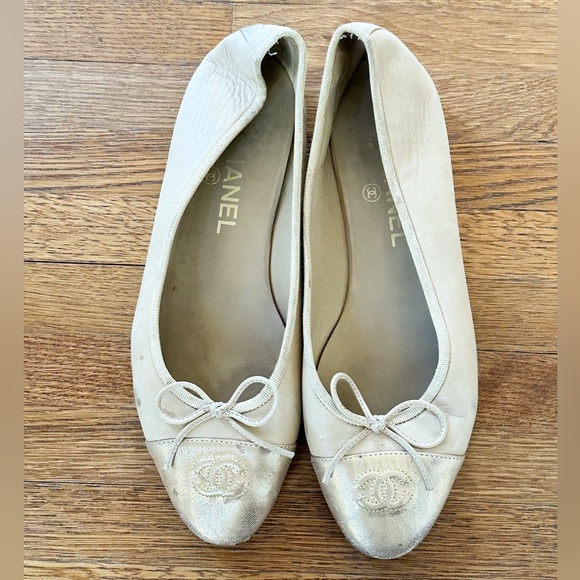 **AUTHENTIC** Chanel Ballet flats in gold - Picture 1 of 11
